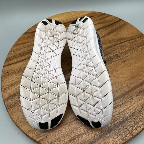Nike Free RN Flyknit Shoes Womens 9 Oreo Black White Running Comfort Walking Gym - Picture 7 of 8
